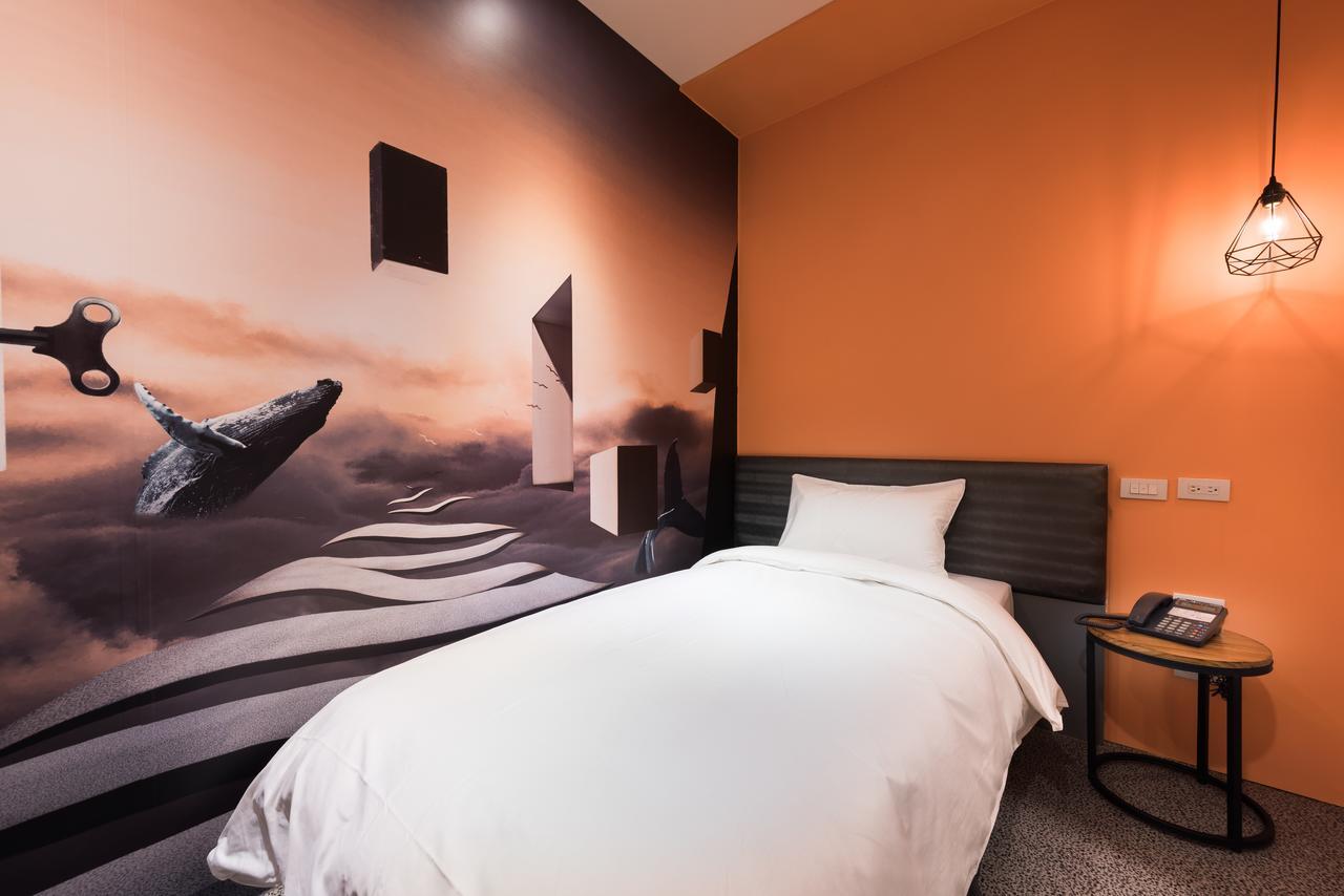 Hotel Half Тайчжун Экстерьер фото