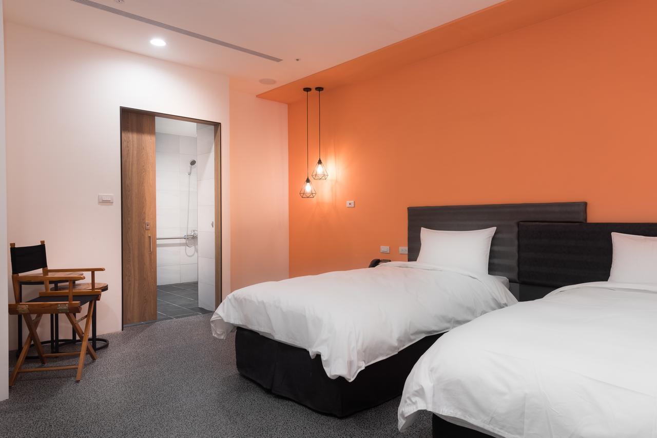 Hotel Half Тайчжун Экстерьер фото