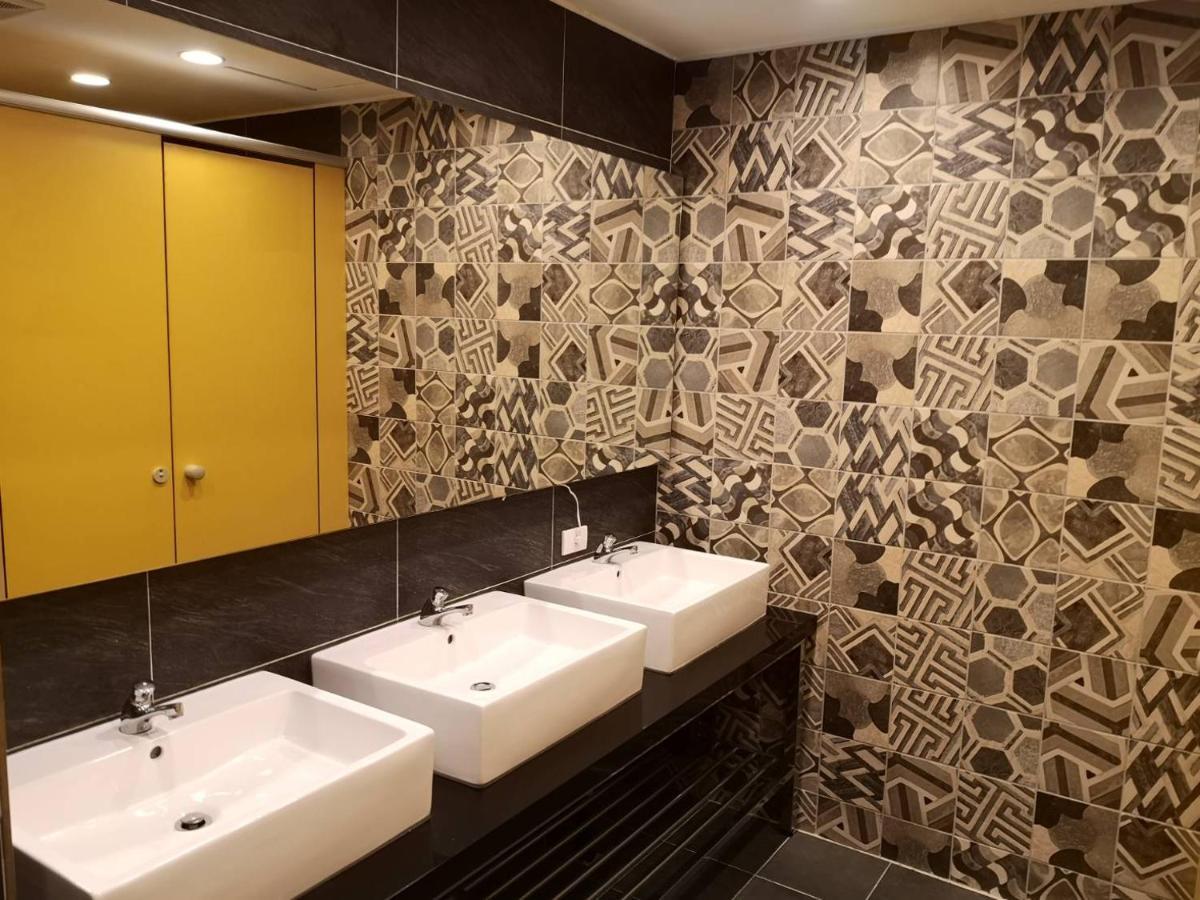 Hotel Half Тайчжун Экстерьер фото